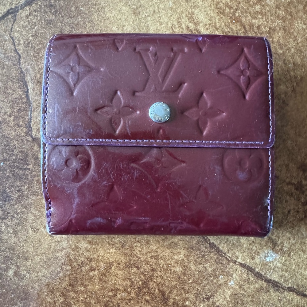 Louis Vuitton Vernis Elise Wallet in Amaranth